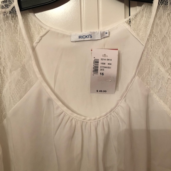 White blouse with lace detail - Picture 4 of 6